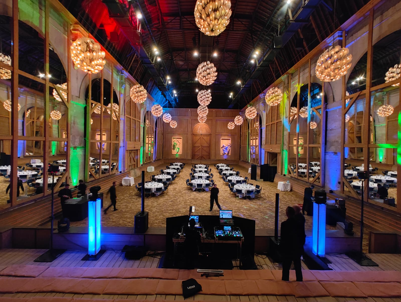 Manège de l'Académie Équestre de Versailles - Format dîner assis pour une configuration de 320 personnes maximum