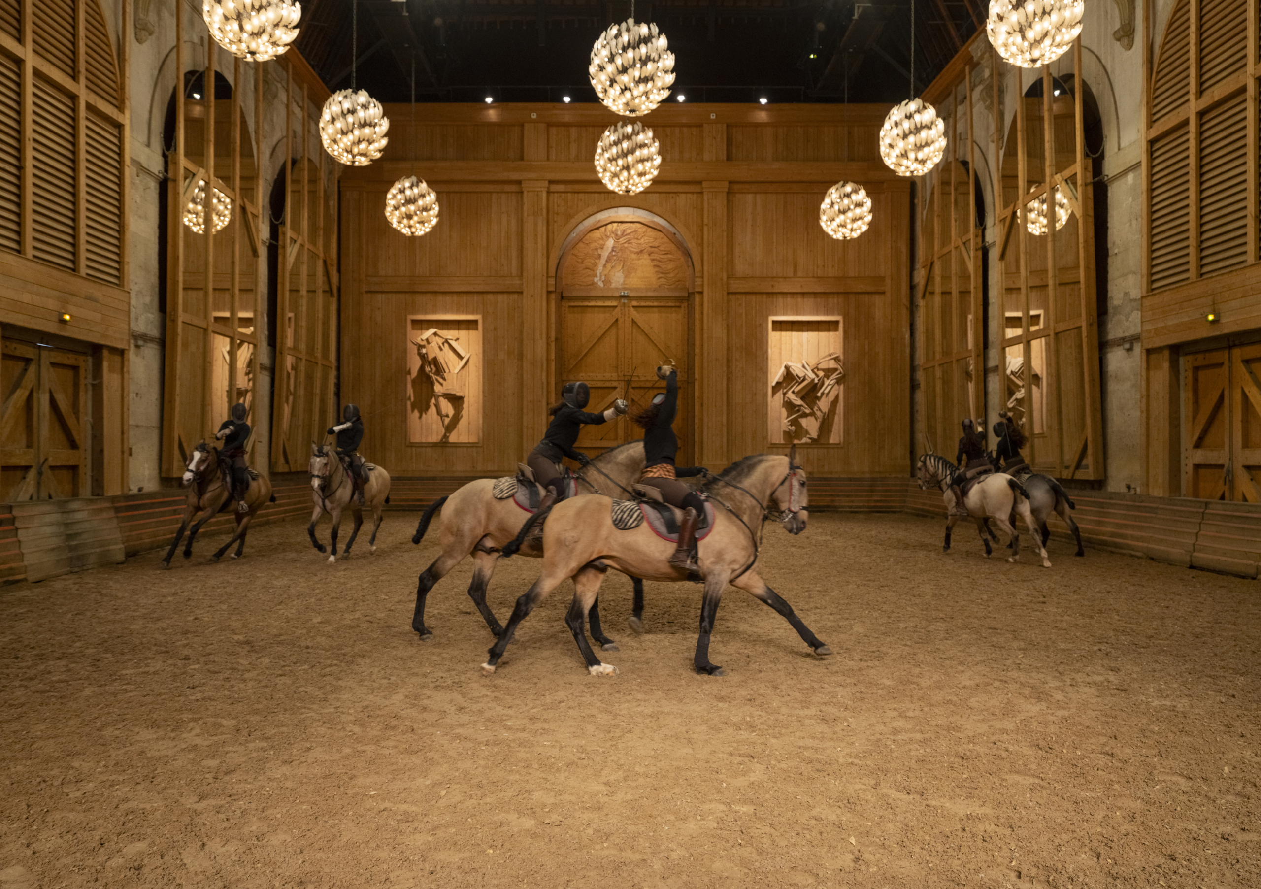 Manège de l'Académie Équestre de Versailles - Format spectacle Équestre la voie de l'écuyère escrime