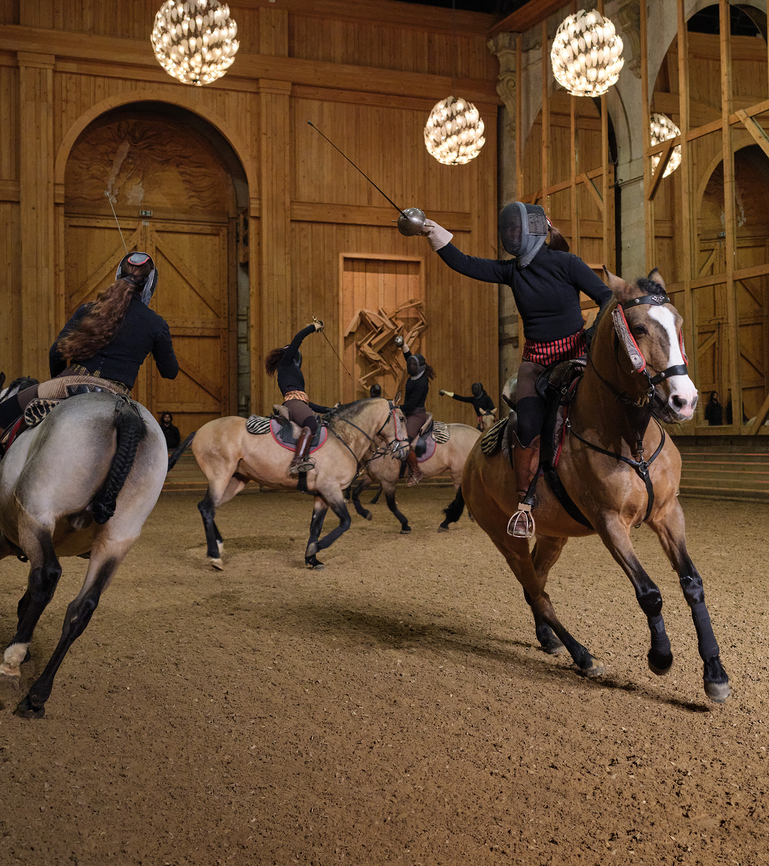 Manège de l'Académie Équestre de Versailles - Format spectacle Équestre "La voie de l'écuyère" - création de l'académie par Bartabas