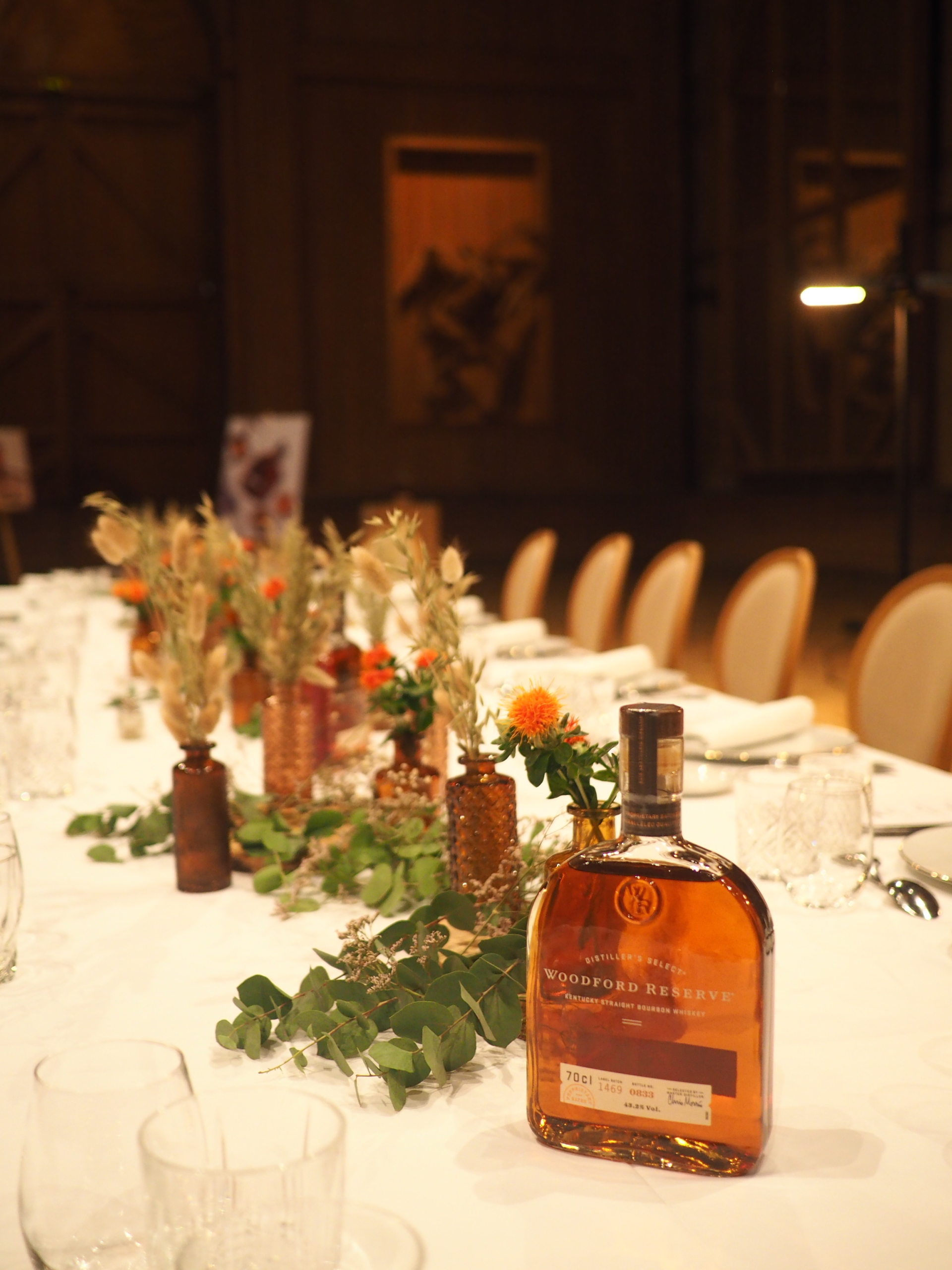 Manège de l'Académie Équestre de Versailles - format dîner de gala pour 320 personnes avec tables dressées