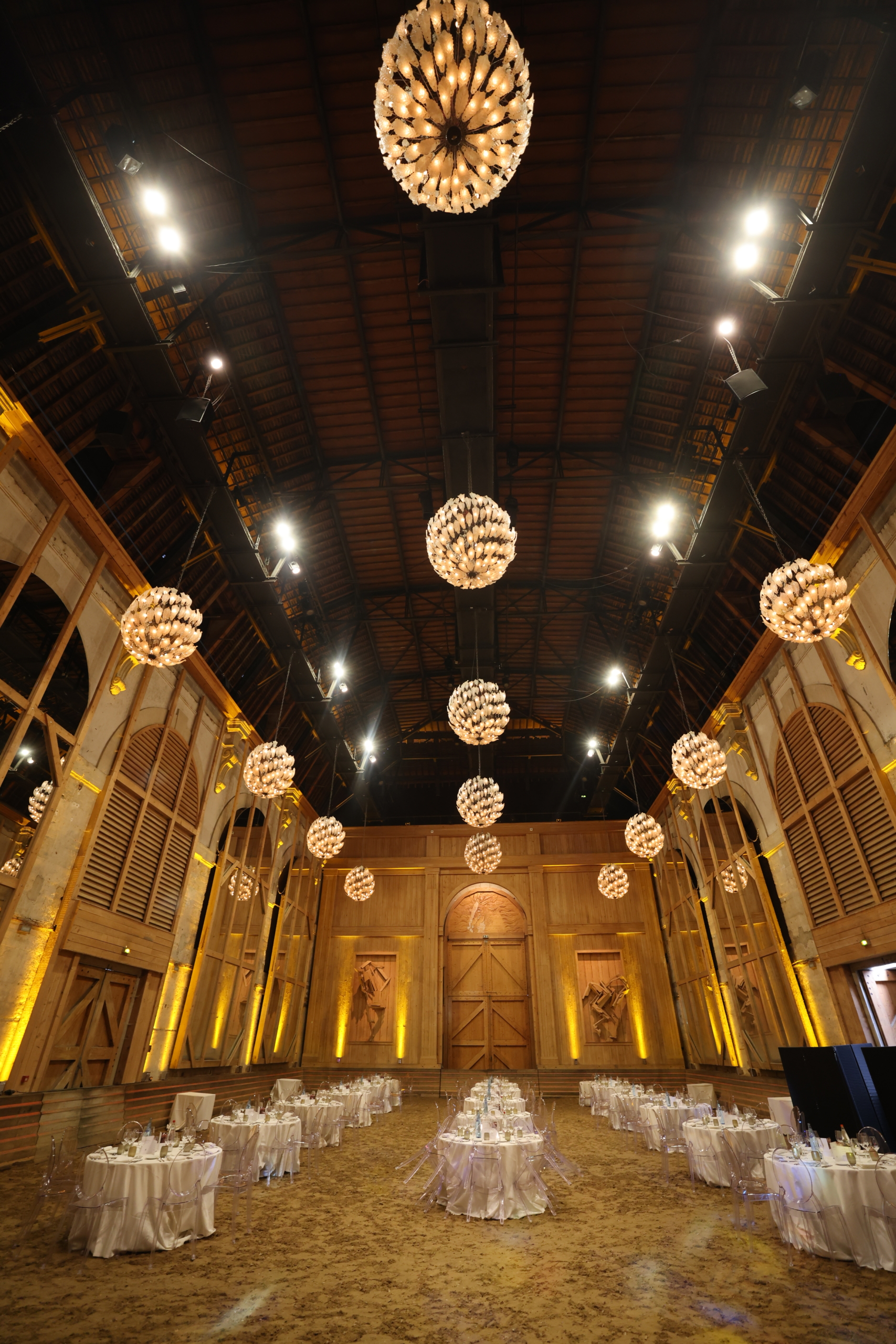 Manège de l'Académie Équestre de Versailles - Format dîner de gala avec jeu de lumières