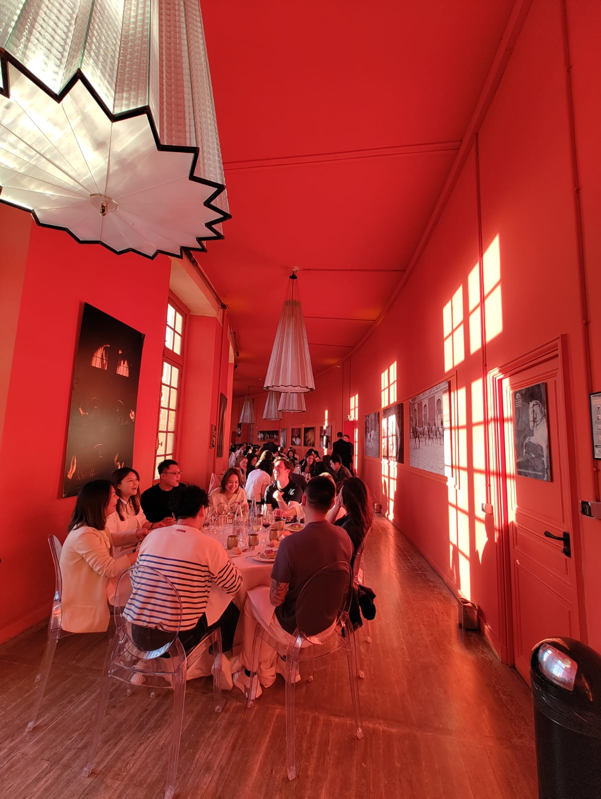 Manège de l'Académie Équestre de Versailles - Format dîner assis avec coucher de soleil vue sur le château de versailles