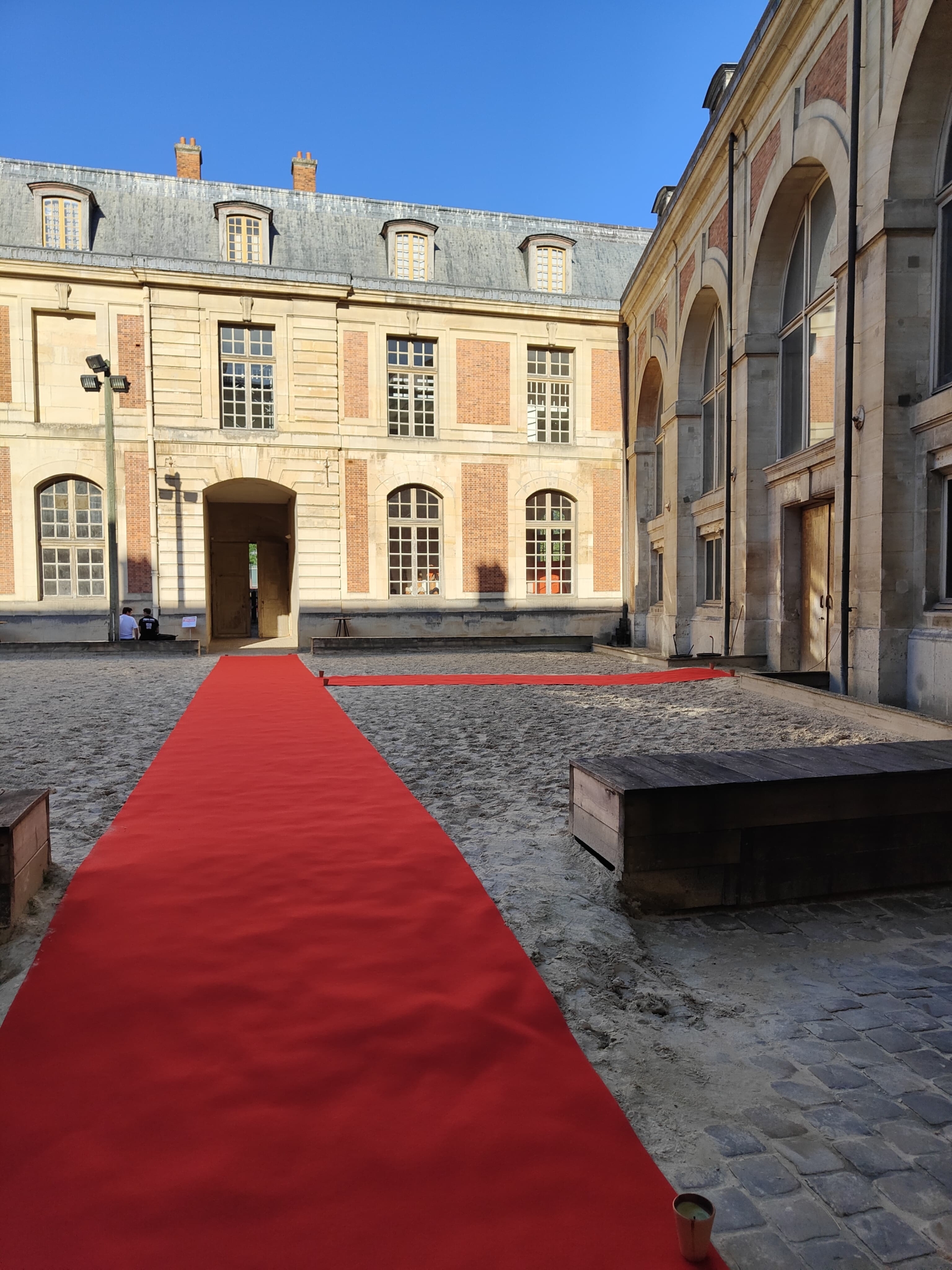 Carrière intérieure de l'Académie Équestre de Versailles - Format cocktail entrée dans le manège