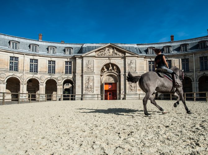 Académie Équestre de Versailles - Devanture du joyaux du patrimoine versaillais