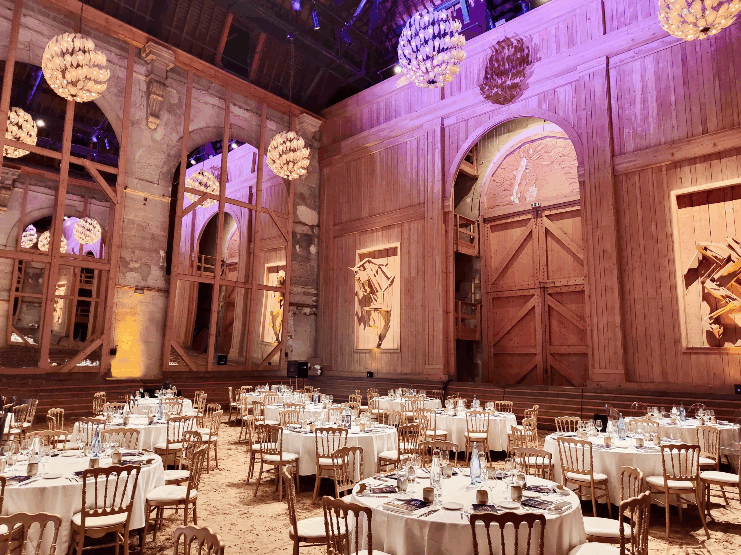 Manège de l'Académie Équestre de Versailles - Format dîner assis au centre du manège