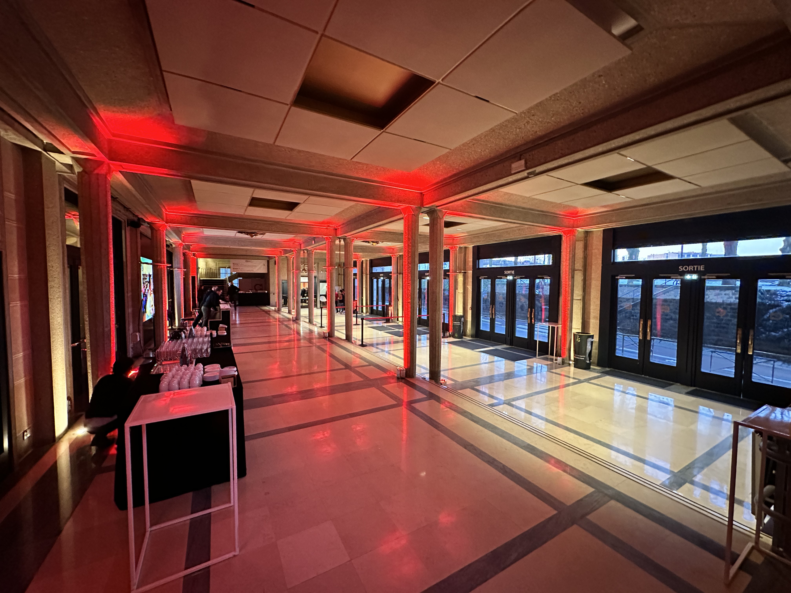 Versailles Palais des Congrès - Hall d'accueil avec jeux de lumière 